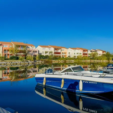 Lakeside Haven In Appartement Le Barcarès